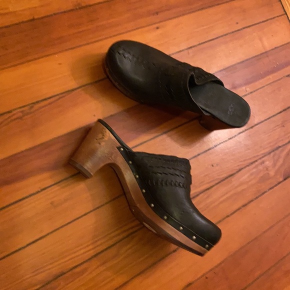 UGG Clogs - Picture 5 of 6